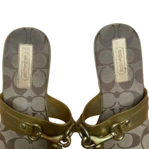 Coach Y2K Rikki Gold Tan Flip-Flops Size 6 – Designer Summer Essential - Picture 3 of 6